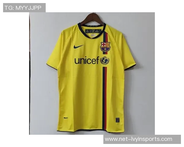 足球服专卖店全新上线提供专业定制服务与多款热门球衣选择