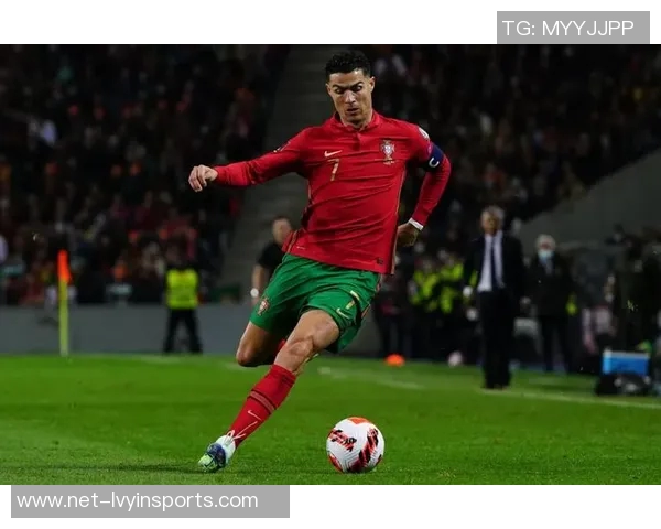 足球运动员C罗的传奇人生与辉煌成就回顾